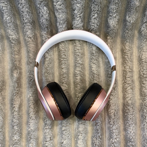 Beats Solo3 Over-Ear Headphones - Rose Gold
